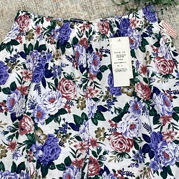 Vintage Needles & Threads shorts - Picture 2 of 11